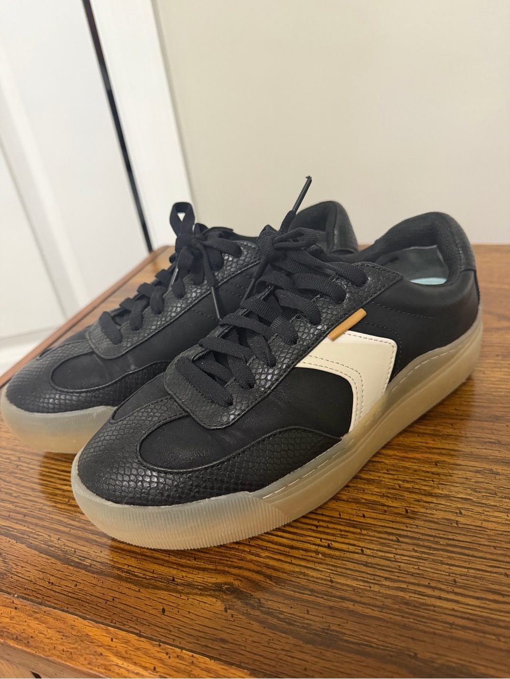 Women’s Dr. Scholl’s Time off Sneakers in black